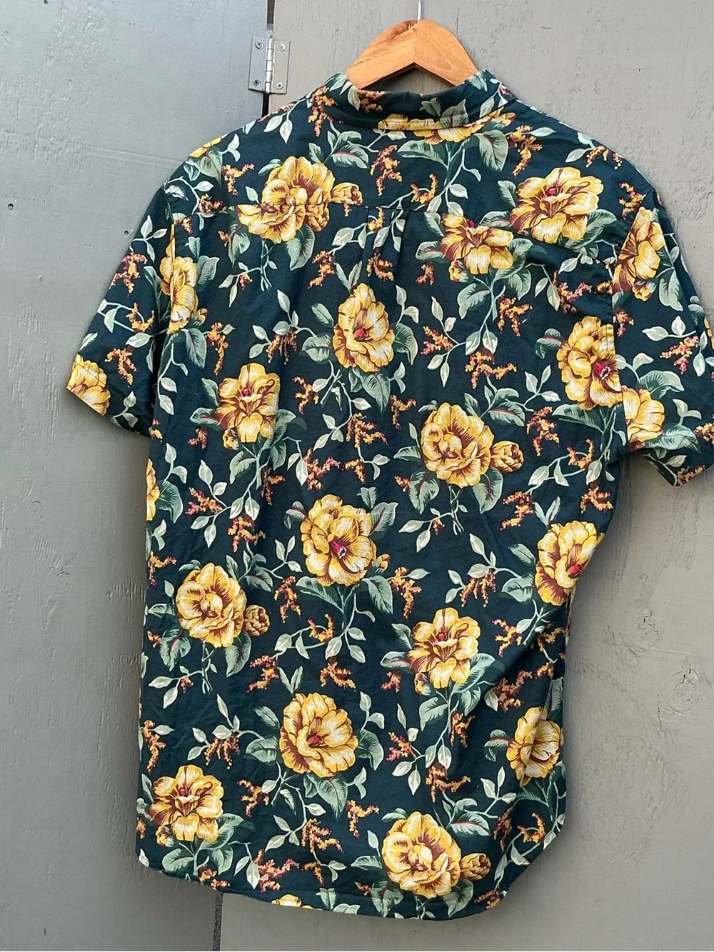 J.Crew Men's Dark Green Floral Button-Up Shirt with Yellow Blooms Size Large